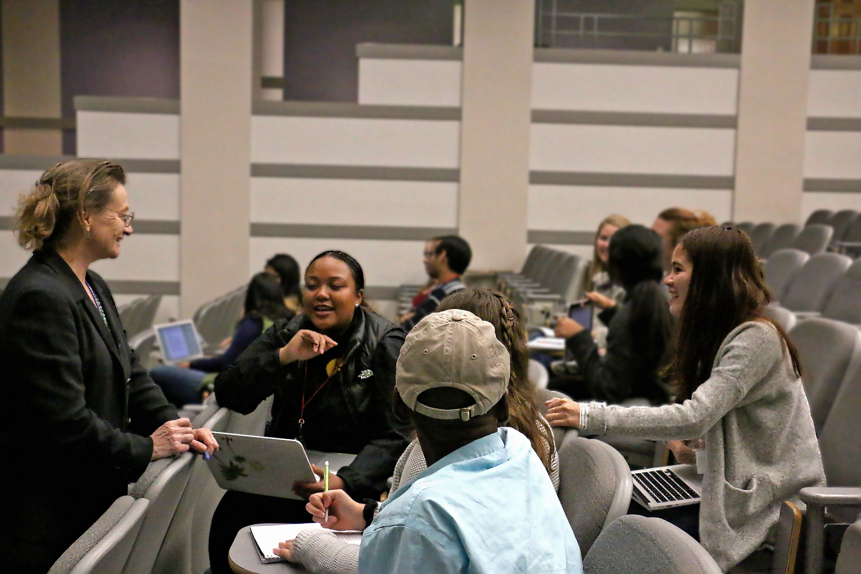 Professor Waltraud Maierhofer speaks with students during the 2018 Global Health Studies Conference.